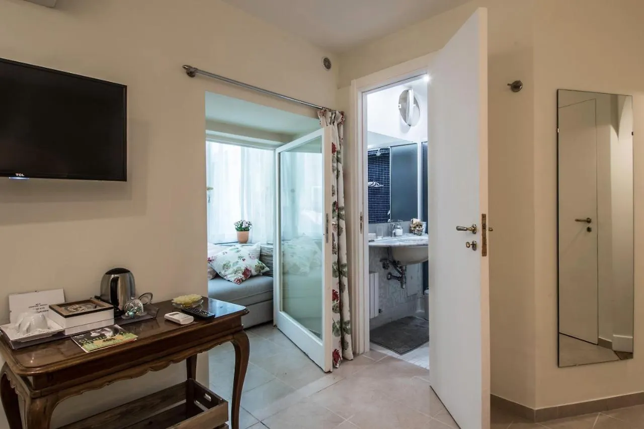 Baru In Chiaia Bed & Breakfast Naples